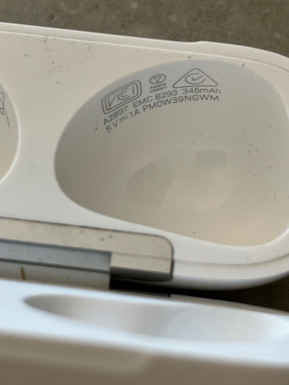 Apple Cuffie: Apple AirPods 3 Case – Usato da Lausanne venduto da mr.v 4