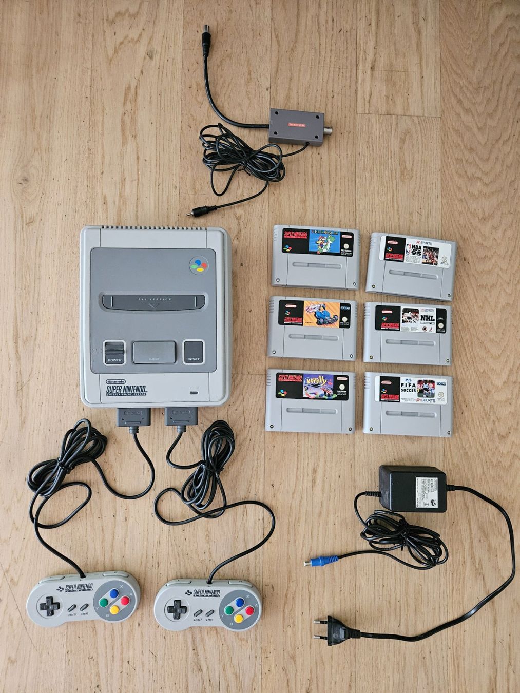 Nintendo Konsolen: Super Nintendo Spielkonsole – Gebraucht aus Zürich von don_johnson31 3