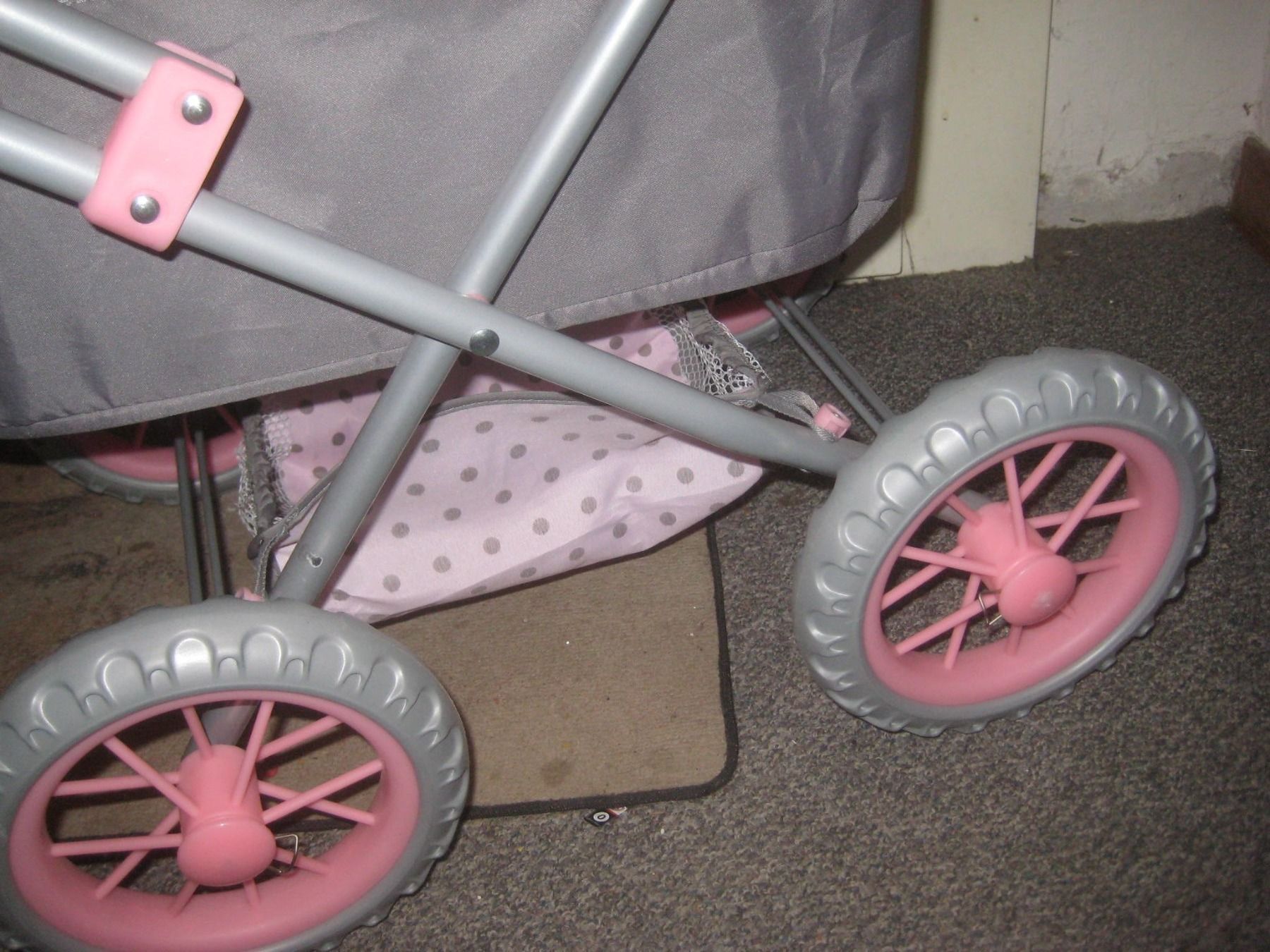 Puppenwagen: PUPPEN  WAGEN  MIT  PUPPE – Gebraucht aus Uster von flocke1 4