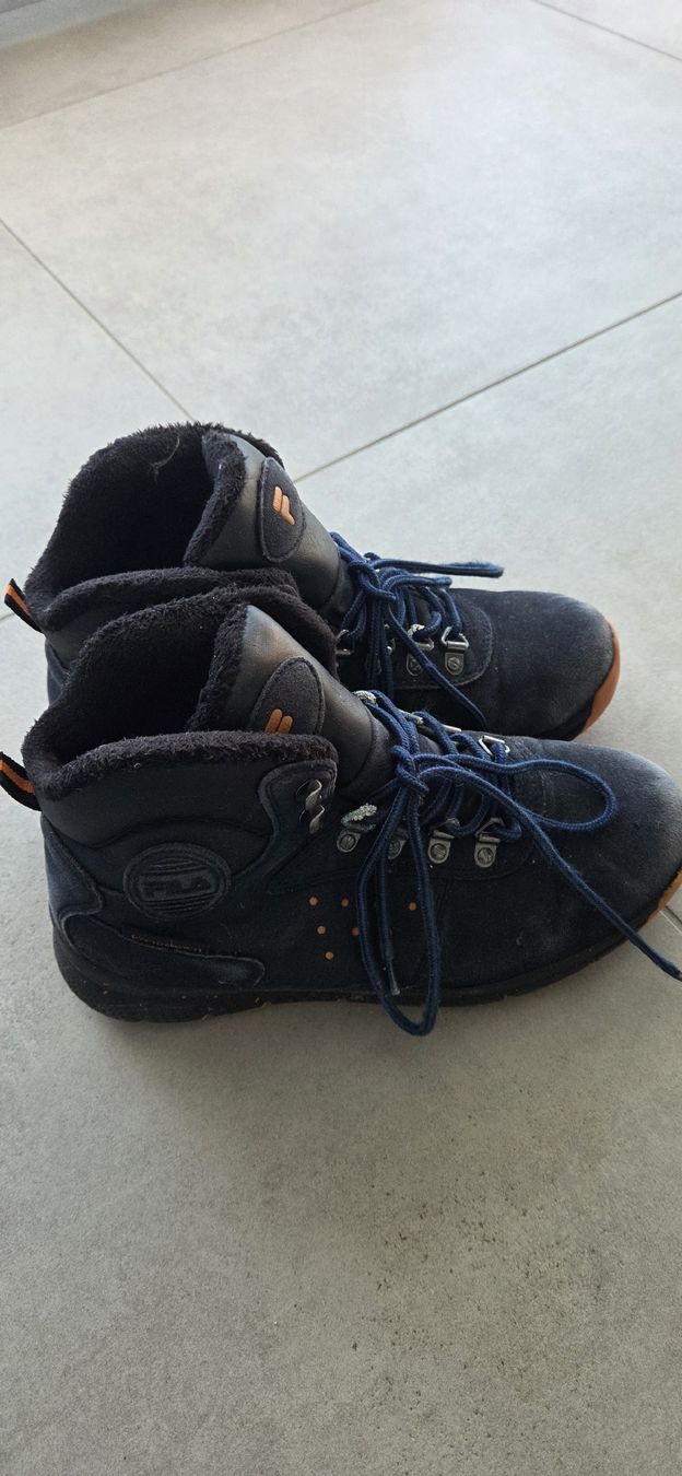 Fila Schuhe für Jungen: Winterschuhe Grösse 37 – Gebraucht aus Hausen am Albis von Bruceundnemo 1