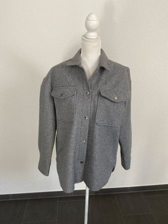 Jacke Übergangsjacke grau Grösse M-L in sehr gutem Zustand