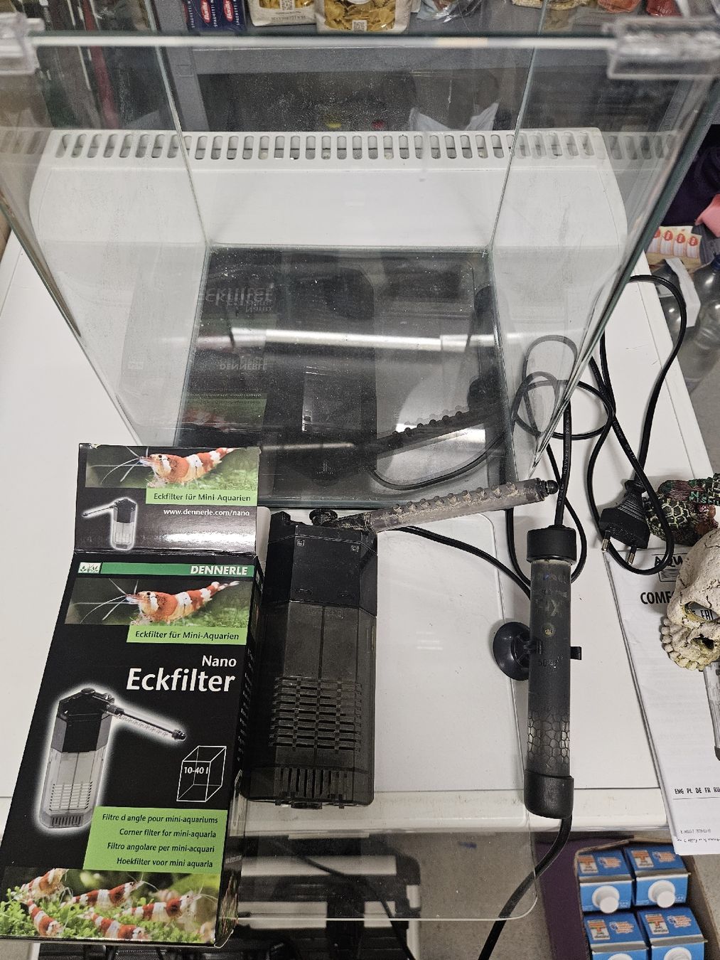 Aquarium: Dennerle nano Cube 20L mit Filter, Heizstab, Lampe usw. – Gebraucht aus Brüttisellen von Thebananaboom 3