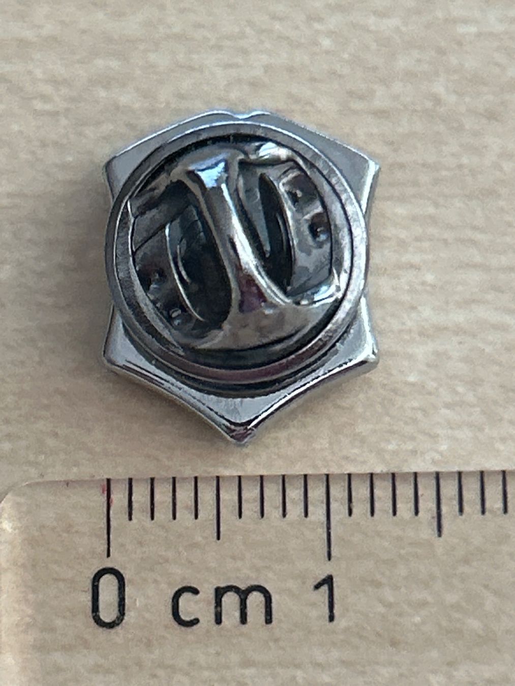 Plaketten & Abzeichen: Pin Victorinox, Schweizer Wappen, schwarz – Gebraucht aus Aarau von R-O-G-E-R 1