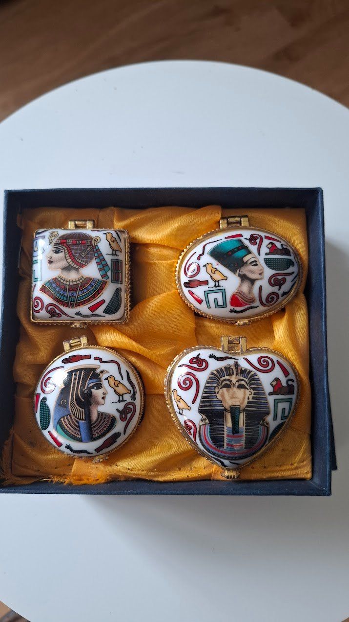 Tutte le decorazioni: Boîte de décoration / resp. pilulier – Nuovo e nell'imballaggio originale da Fribourg venduto da Kiki020