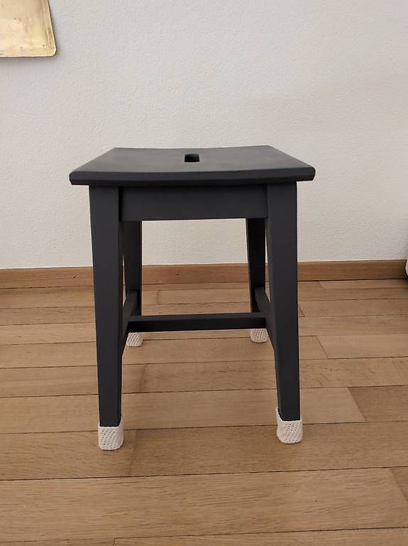 Tabourets: Hocker Tabourettli Taburet Holz anthrazit – D'occasion à Bern par samtgrau 1