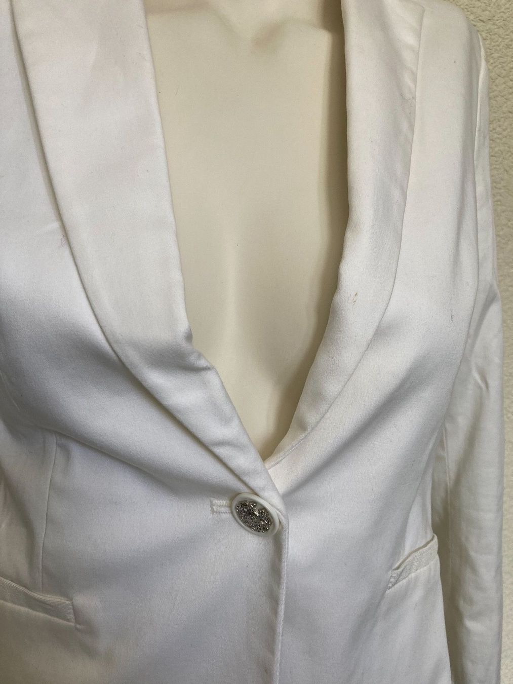 Mango Completi & Tailleur: Weisser Hosenanzug von Mango – Usato da Uster venduto da Kalici1 2