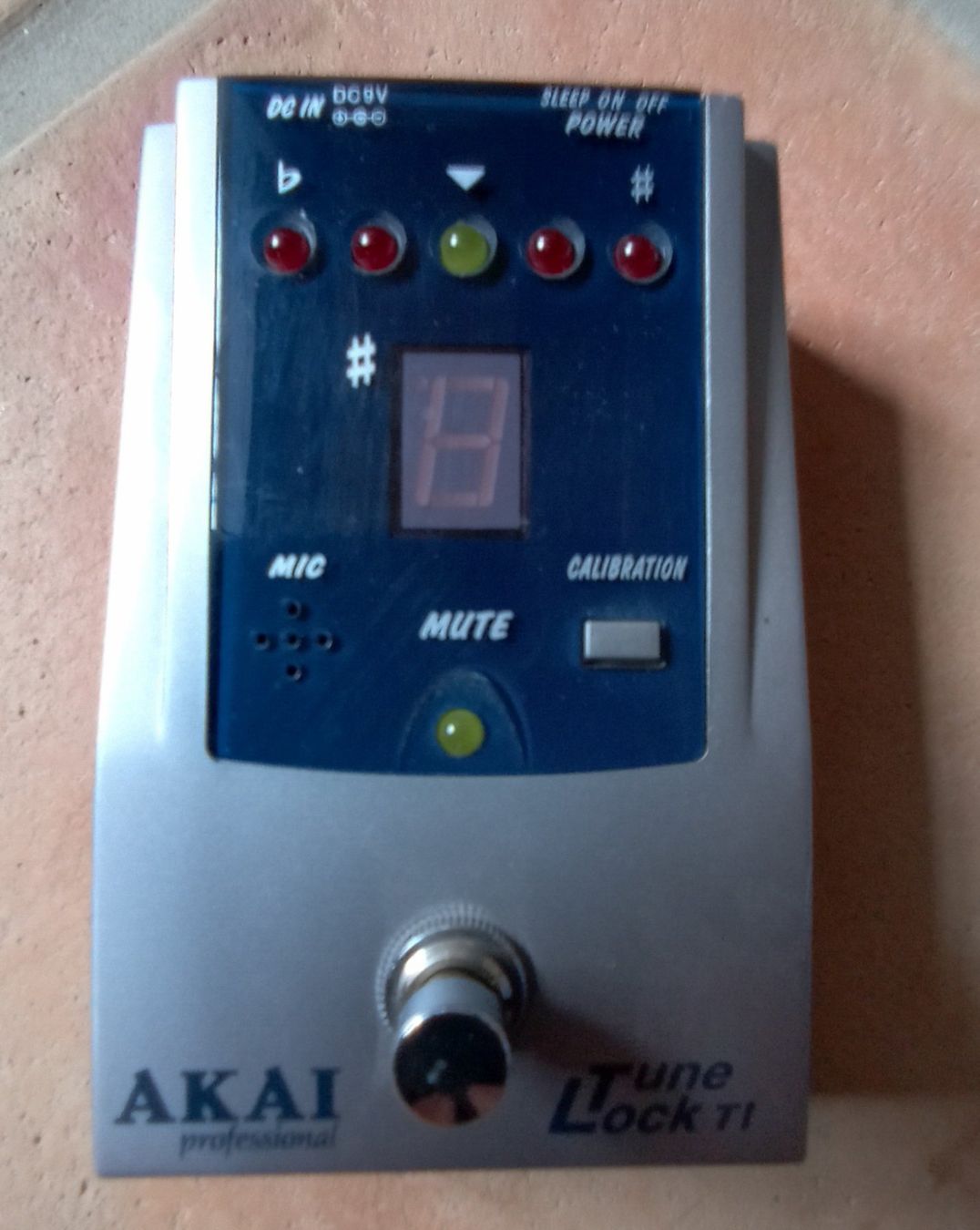 Strumenti musicali: AKAI TUNE LOCK T1 TUNER PEDAL – Usato da Bad Zurzach venduto da BG1