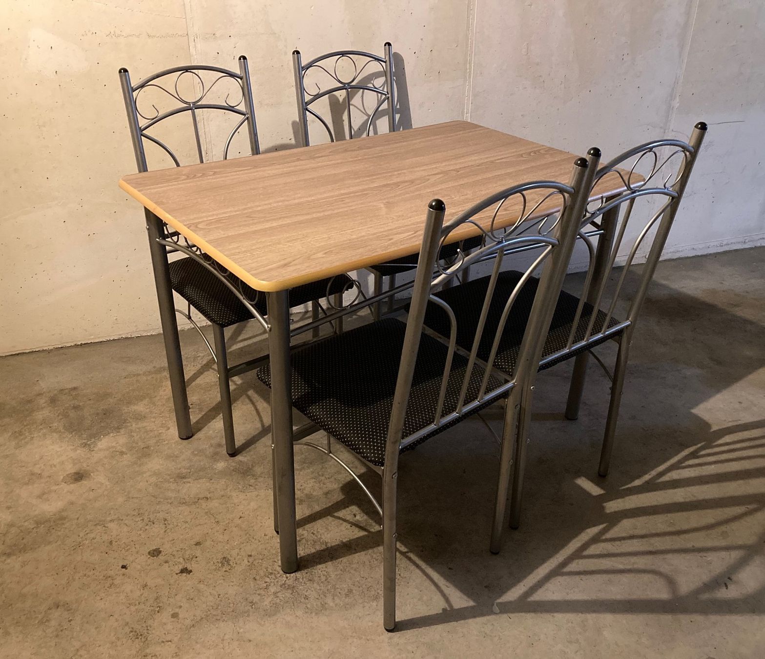 Set de table et chaises: Esstischgruppe, gebraucht – D'occasion à Zürich par m_armotte