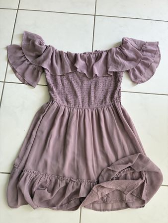 Kleid Hollister lila Grösse L Schulterfrei mit Rüschen