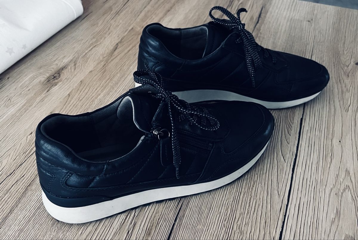 Scarpe da donna: Leder-Sneaker Gr. 41 navyblau bequem – Usato da Gurmels venduto da Roro57