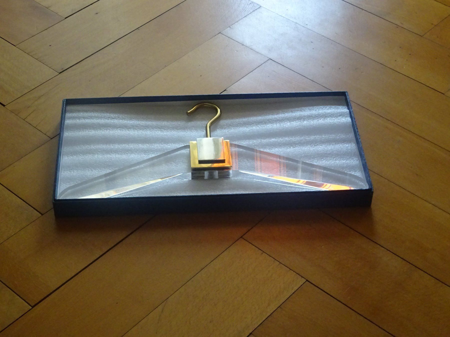 Porte manteau: Acrylglas Kleiderbügel / Designerstück – D'occasion à Esslingen par eintagammeer 3