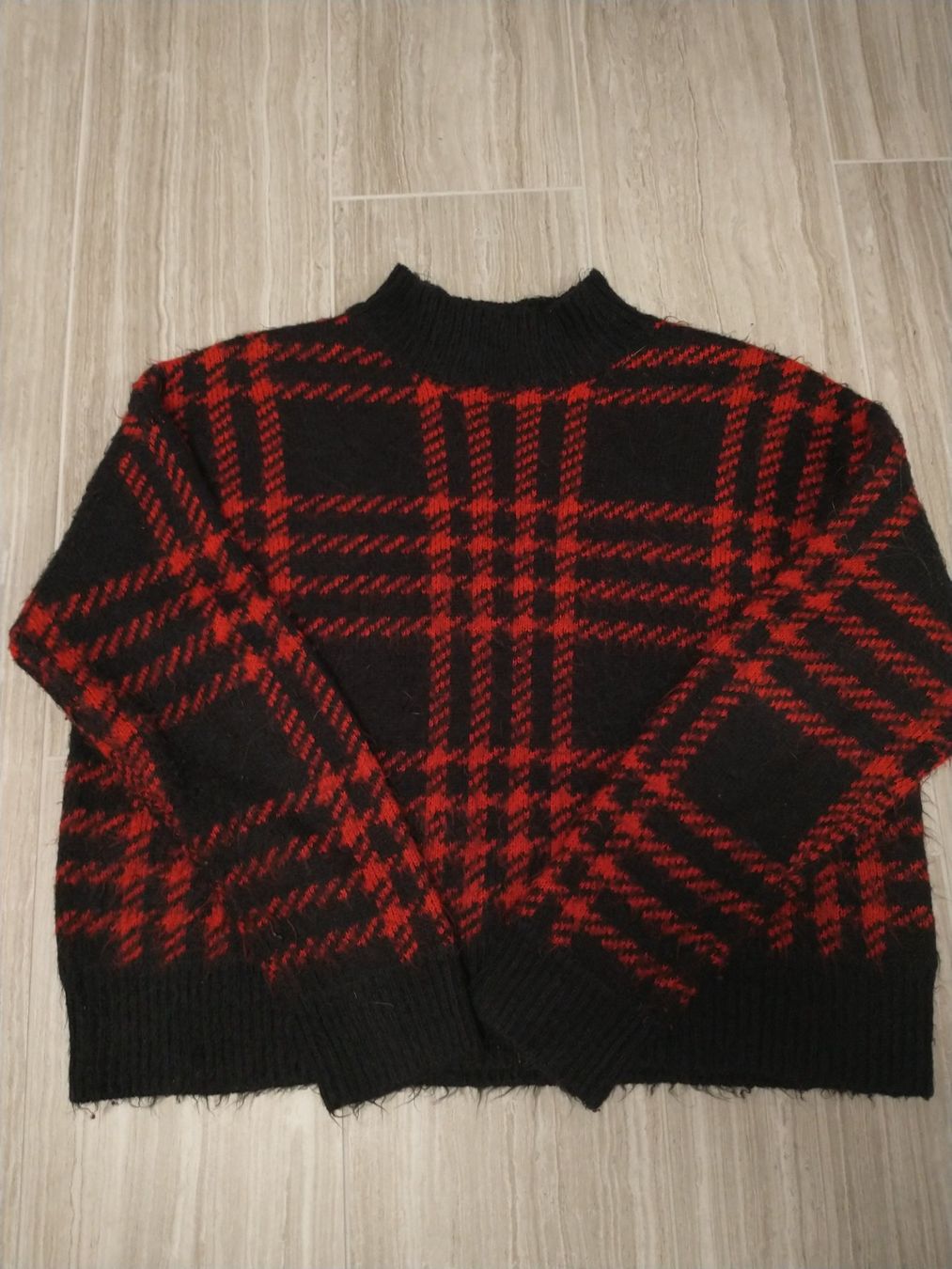 Maglioni & Felpe: Pull rouge-noir à carreaux taille S – Usato da Ecublens FR venduto da ame_y8tq