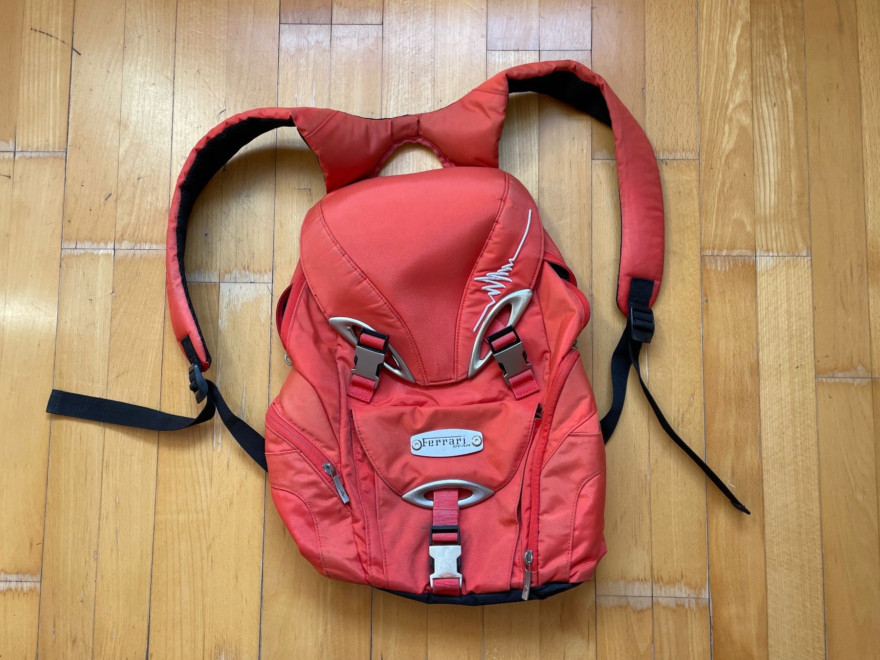 Zaini: Vintage Y2K Backpack Ferrari 25 L – Usato da Zürich venduto da le_souk