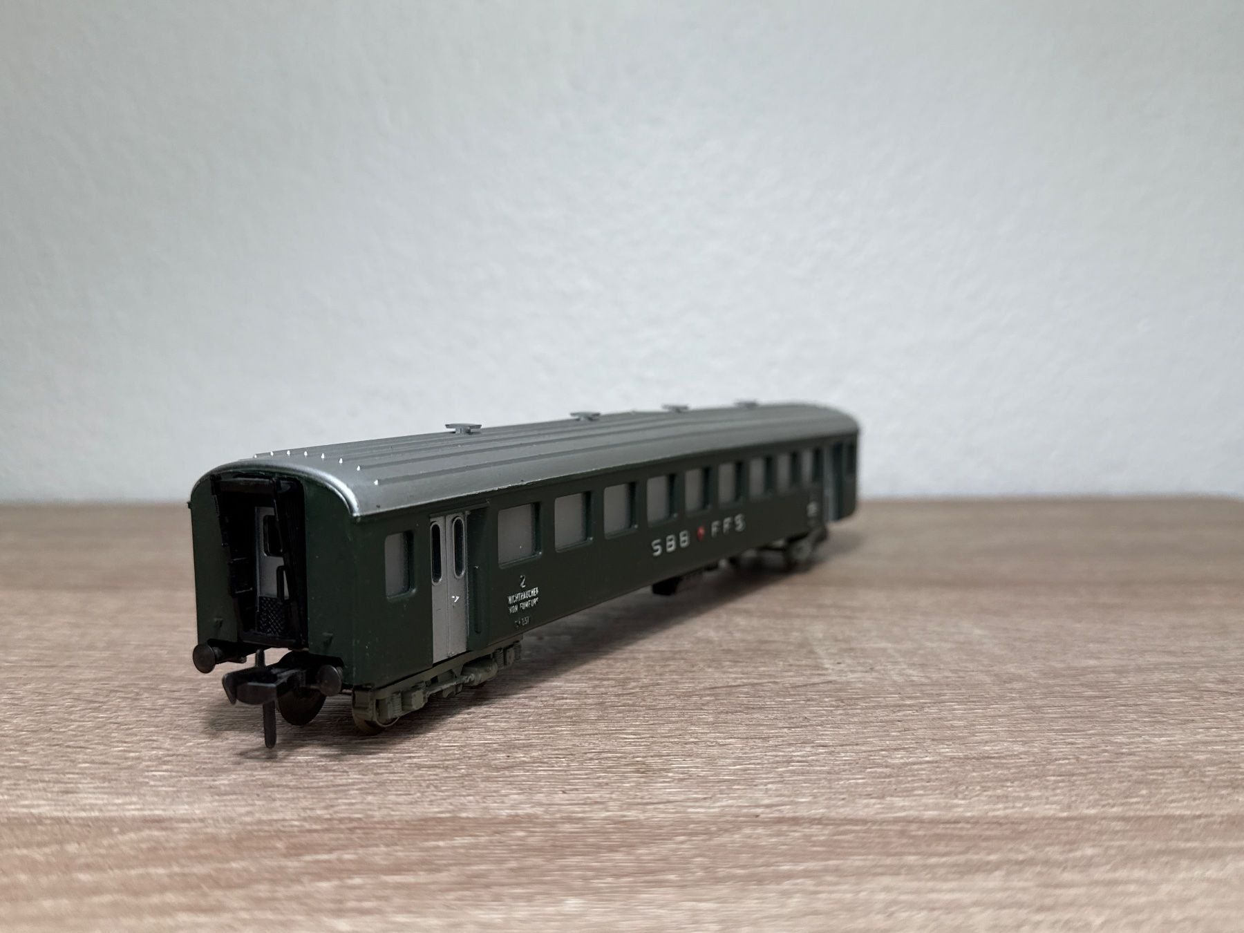 Fleischmann Modellini di ferrovie: Fleischmann Personenwagen SBB H0 (285) – Usato da St-Aubin-Sauges venduto da Lo_Go 2