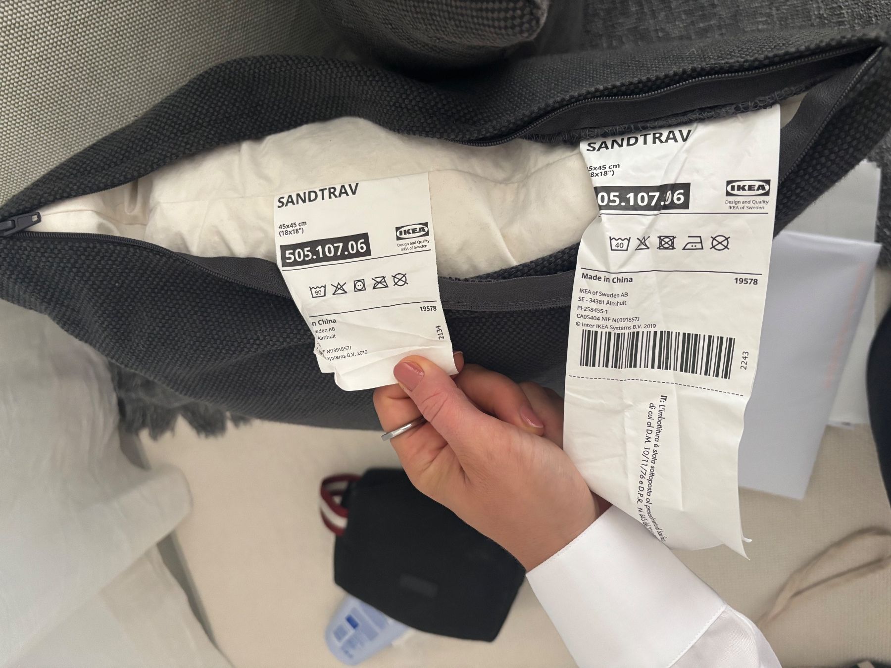 Ikea Coussins: IKEA Sandtrav Sofakissen schwarz – D'occasion à Winterthur par D_Zel97 1
