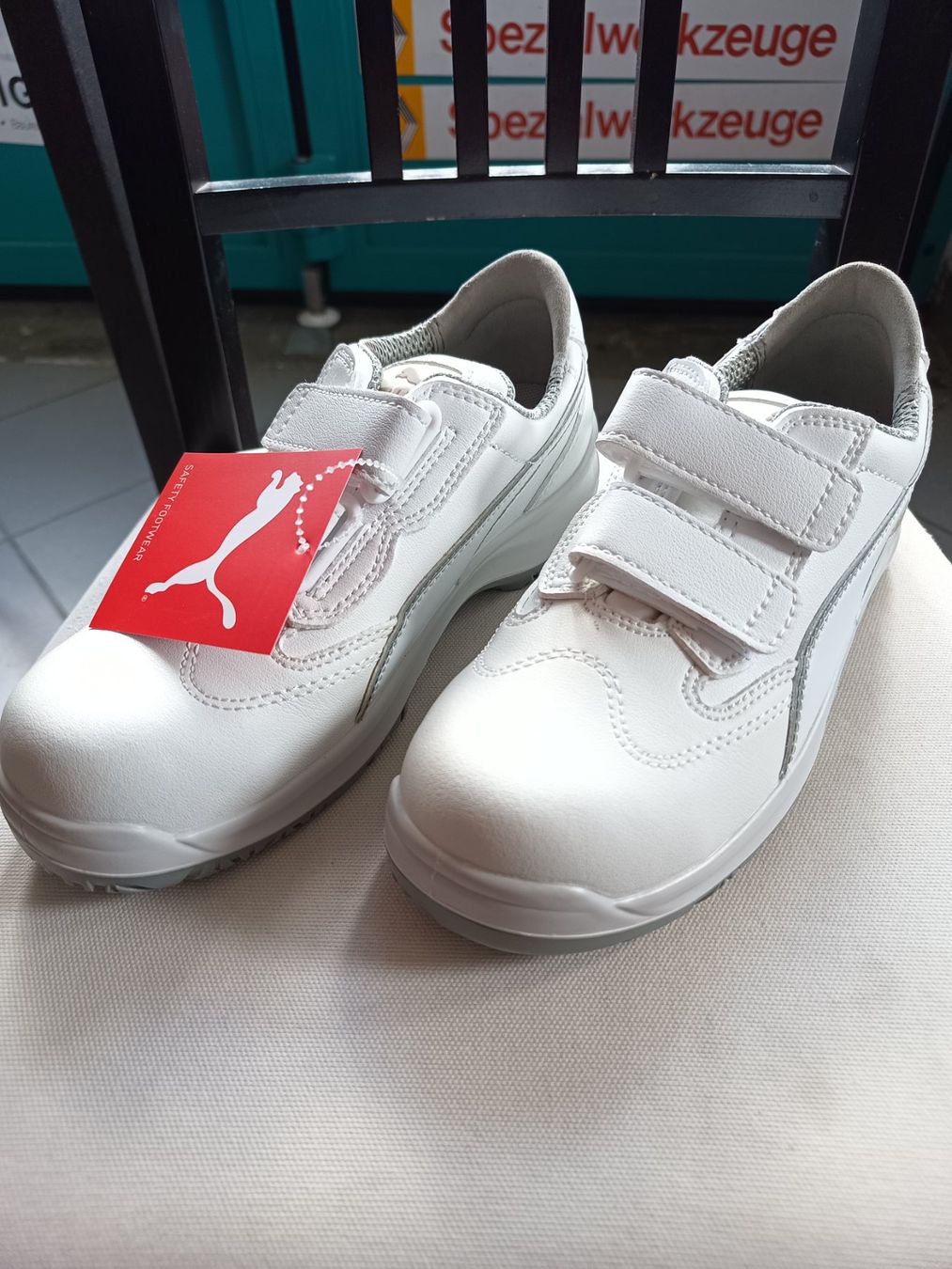 Puma Chaussures hommes: Puma Sicherheitsschuhe S2 SRC 37 – Neuf avec emballage d'origine à Oberegg par 19franzi94
