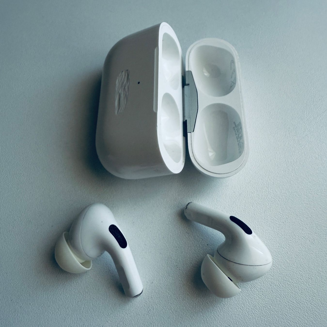 Apple Cuffie: Original Apple AirPods Pro 1 Gen. mit Wireless Case – Usato da Basel venduto da MY.AIRPODS.SHOP 2