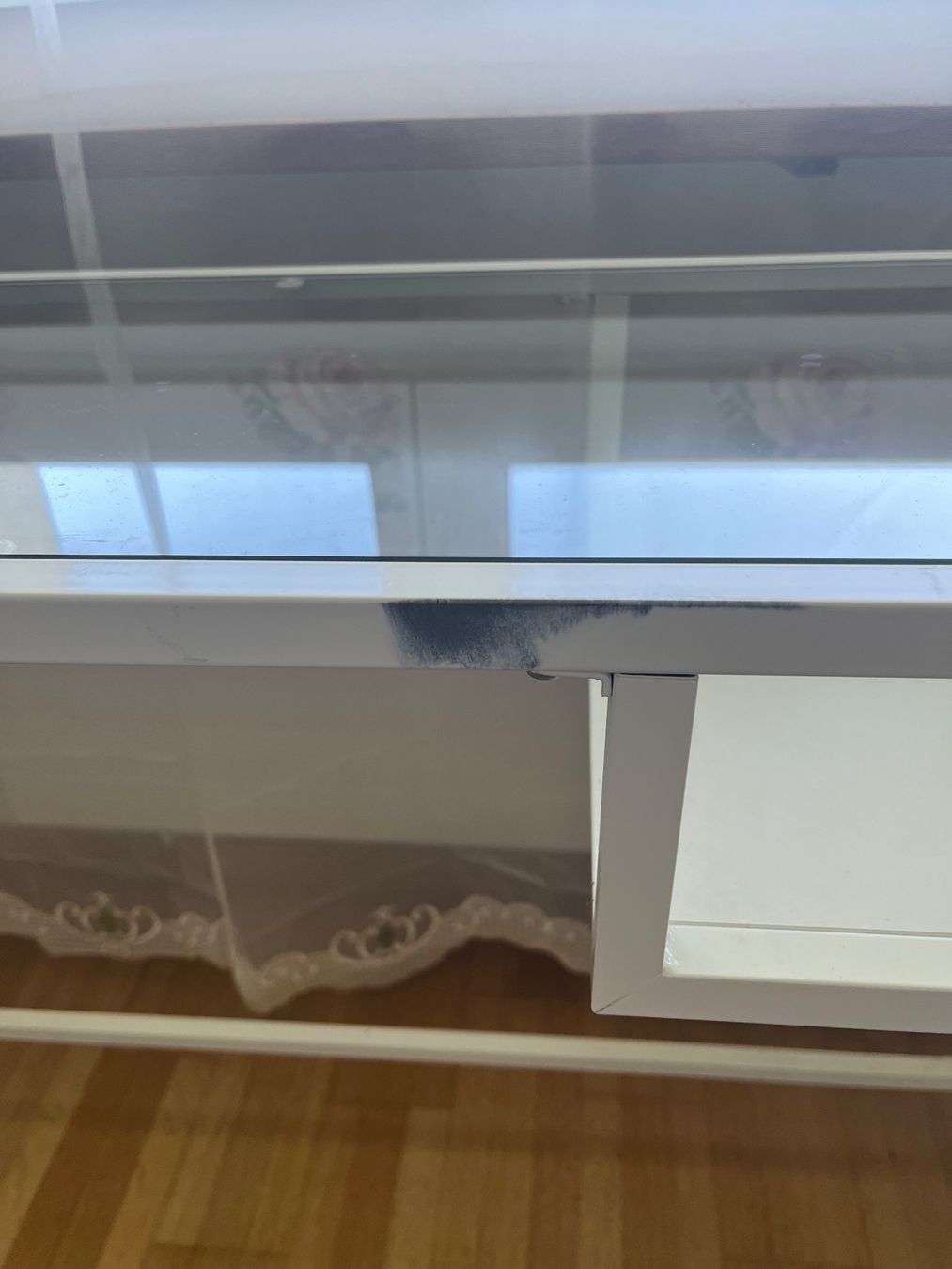 Ikea Schreibtische: Schmink oder Laptop Tisch – Gebraucht aus Neerach von wal_2dyz 1