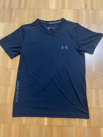 Training Tshirt Under Amour Schwarz Farbe wie neu 