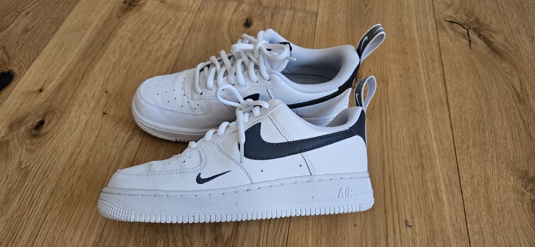 Nike Scarpe da uomo: Nike Air Force 1, Grösse 37.5 – Nuovo (secondo la descrizione) da Tobel venduto da Nicci_dee