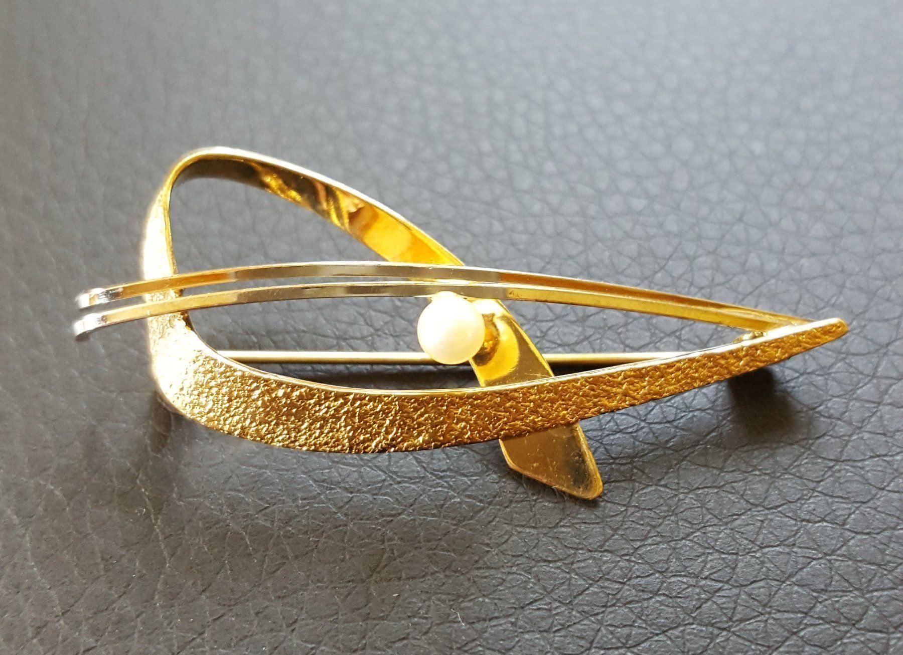 Spille & Fermagli: Gold Broche Mit Perle – Usato da Wald ZH venduto da Dasilver