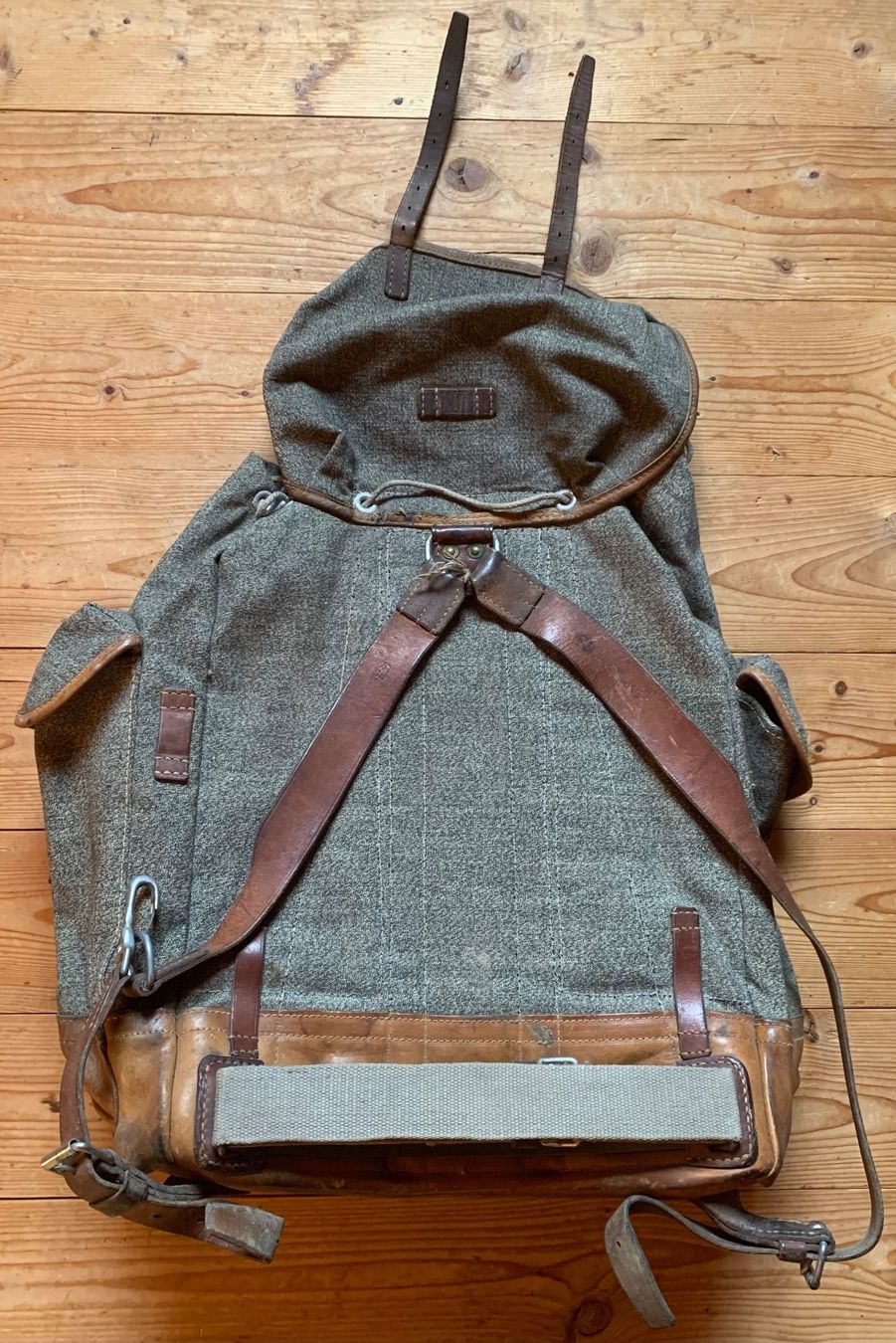 Armée suisse Sacs à dos: Gebirgsrucksack der CH Armee – D'occasion à Goldingen par Bergler012 2