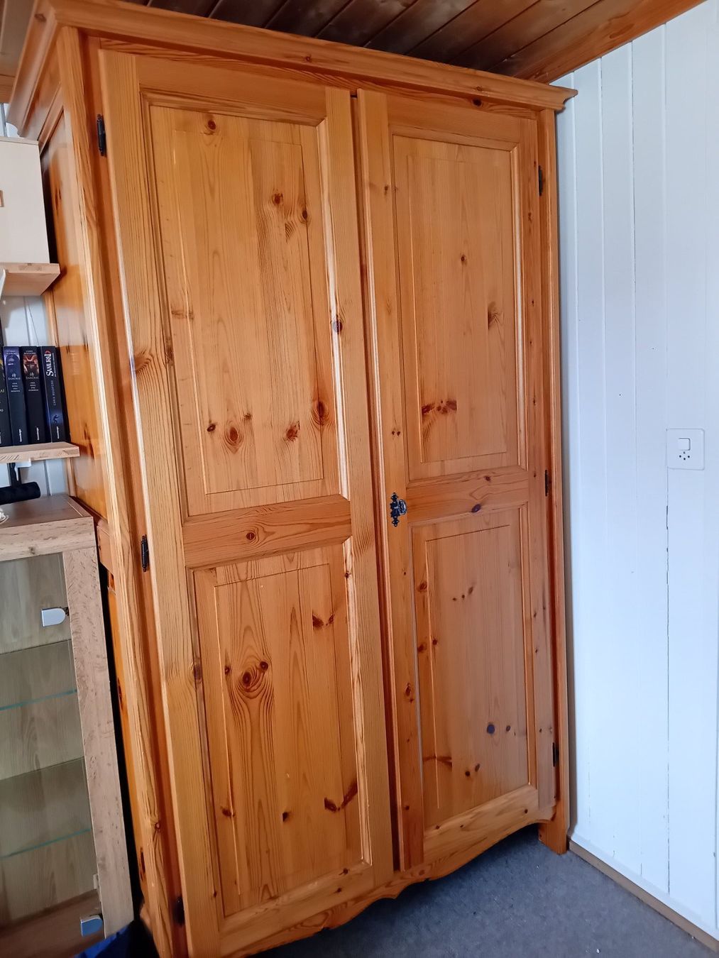 Armadi: Möbel-Set: Kleider-Schrank,Bett und Kommode – Usato da Rüthi (Rheintal) venduto da titlis07