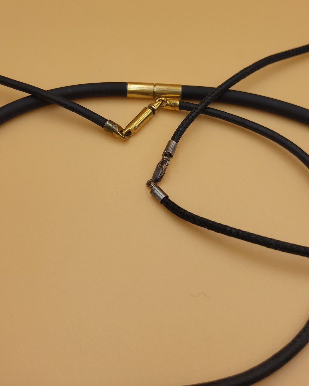 Ketten: 3 Schwarze Collier mit Silber verschluss – Gebraucht aus Wald ZH von SwissPawnshop 4
