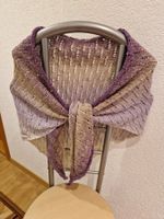 Handarbeit, Dreiecktuch, gestrickt, lila-beige