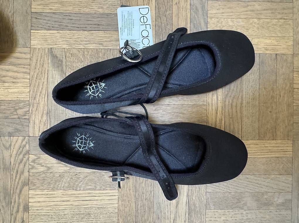 Damenschuhe: Ballerinas aus schwarzem Stoff Grösse 37 – Gebraucht aus Chur von LeyDi.Lela
