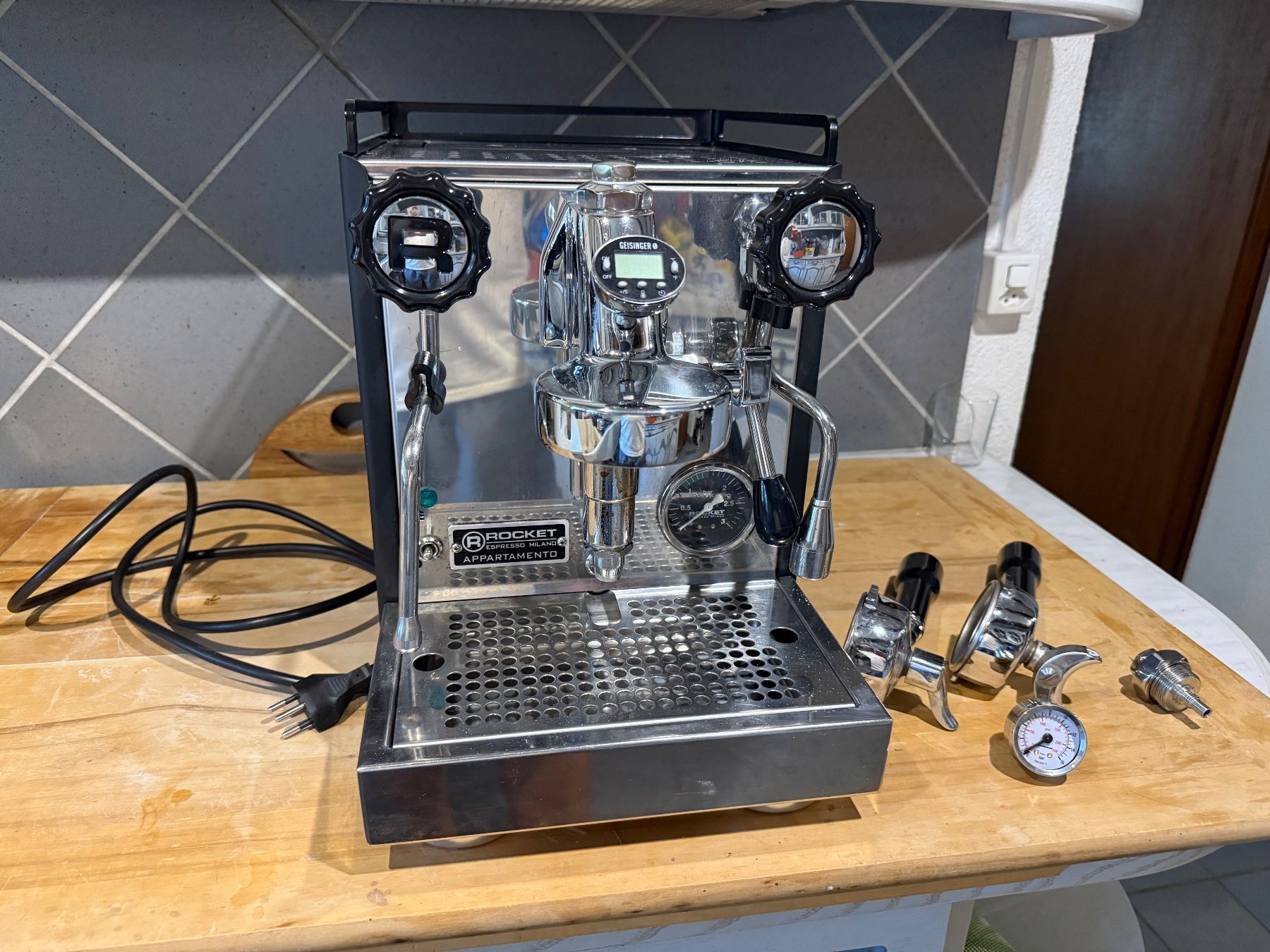 Rocket Kaffeemaschinen & Espressomaschinen: Espressomaschine Rocket Appartamento Kupfer gebraucht – Gebraucht aus Etoy von nef_j59g