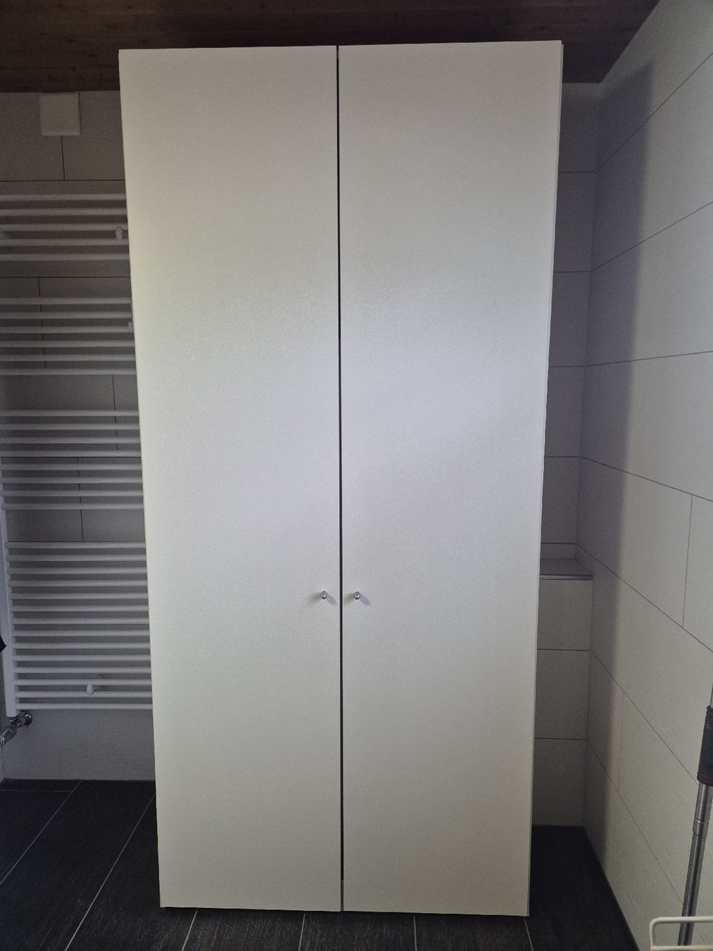 Armoires: Schrank doppeltürig – D'occasion à Bad Ragaz par Zinnia96