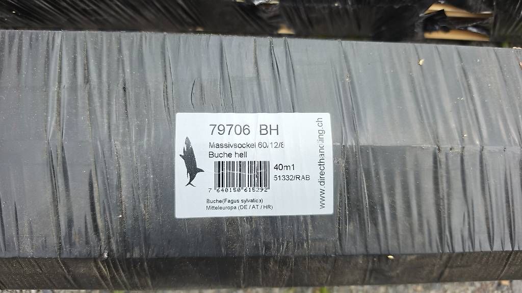 Articoli in legno: Sockelleisten Tanne lackiert / Buche Hell – Usato da Linthal venduto da StuessiLinthal 2