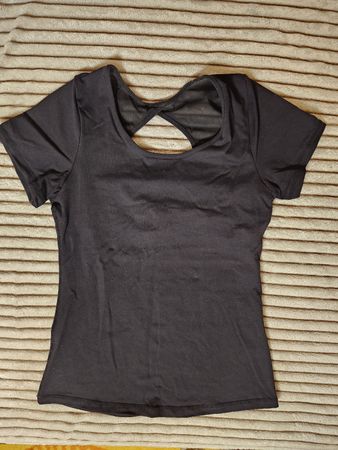 Schwarzes Shirt mit Rückenausschnitt Gr. XS