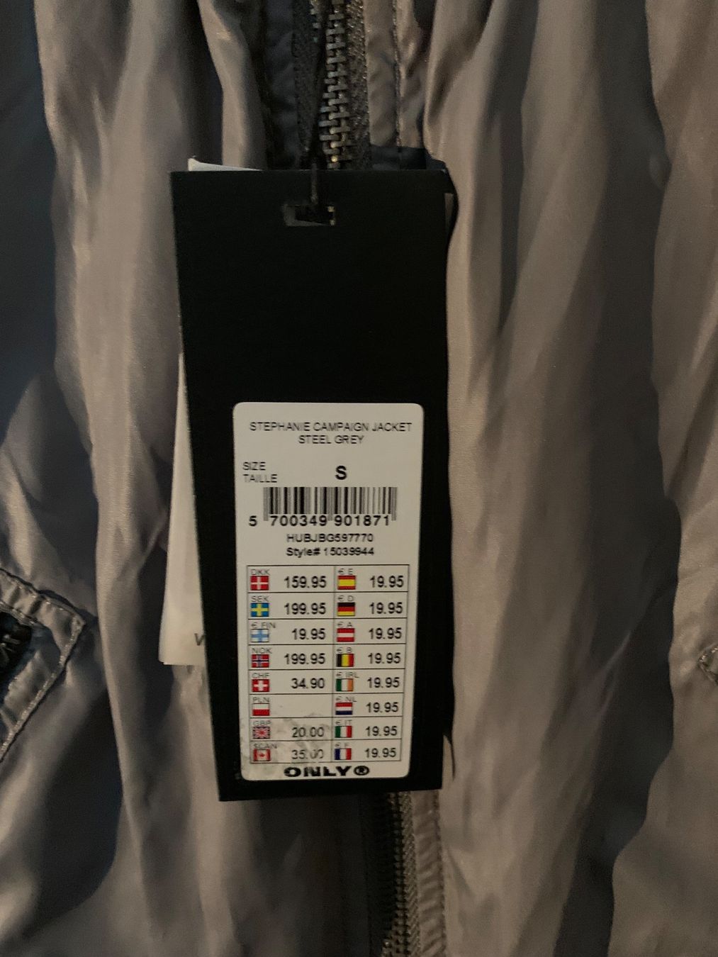 Only Jacken: ONLY graue kurze Jacke,  Gr. S - neuwertig – Neu und originalverpackt aus Suhr von Mira-21 1