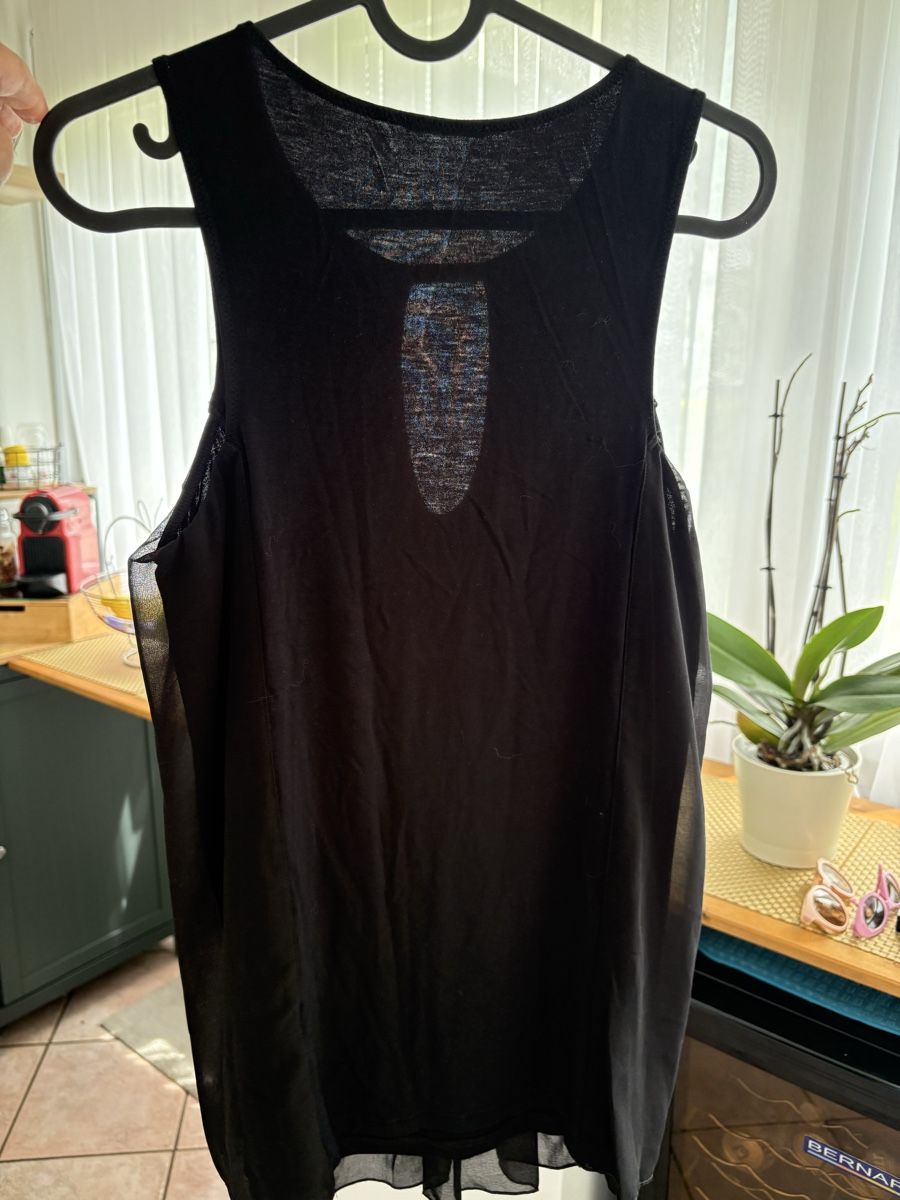 Intimissimi Top: Elegante canotta nera Intimissimi – Usato da S. Antonino venduto da LIKA91 1