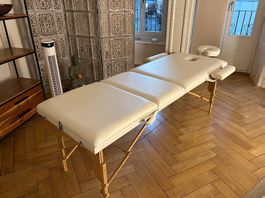 Massagetisch in Top-Zustand - praktisch und platzsparend