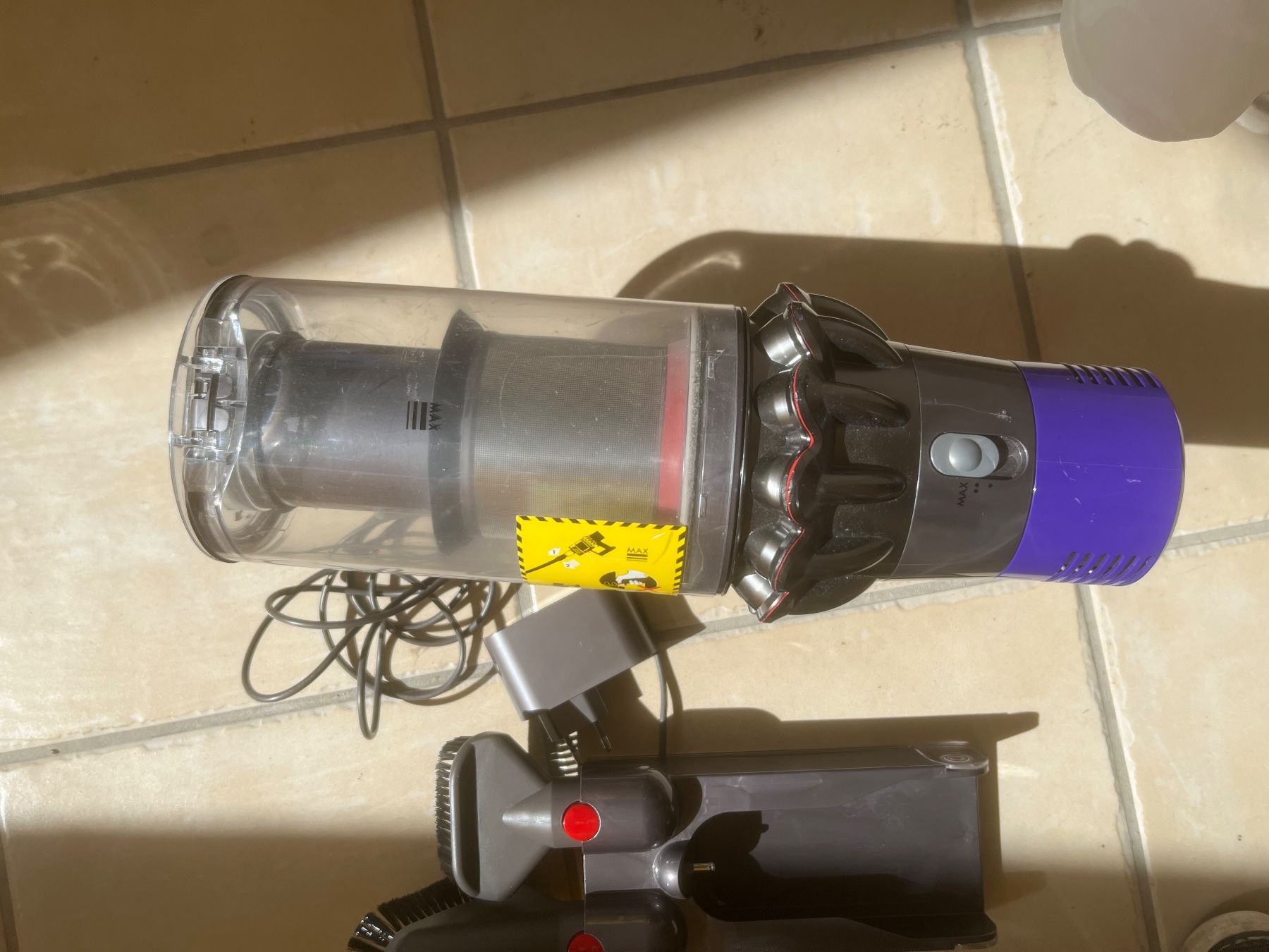 Dyson Aspirateurs & Accessoires: Dyson V10 Staubsauger – D'occasion à Magden par Hornet2 1