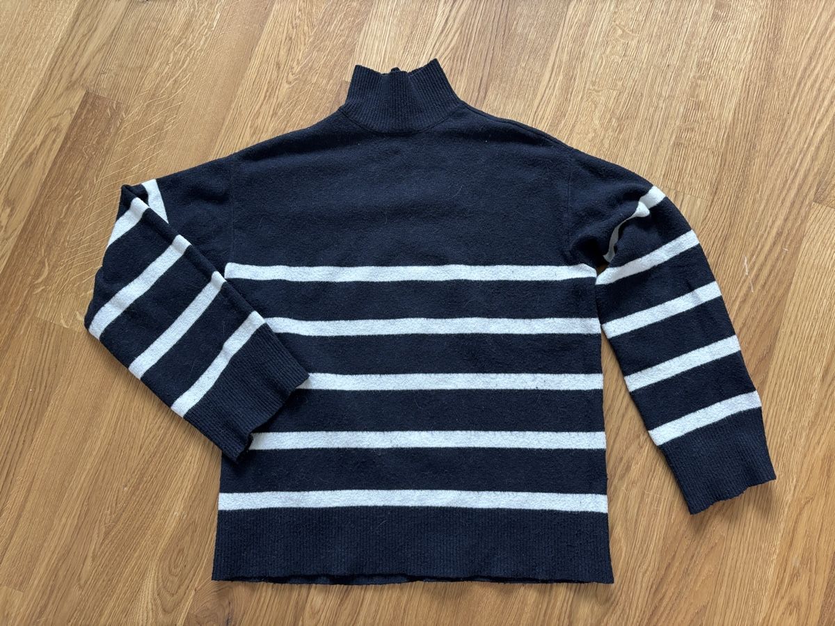 Pullover & Sweatshirts: Striped Turtleneck knit Sweater Blue White Size M – Gebraucht aus Zürich von cha_jz8q