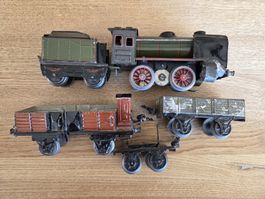 Blecheisenbahn Märklin Lok mit Wagen