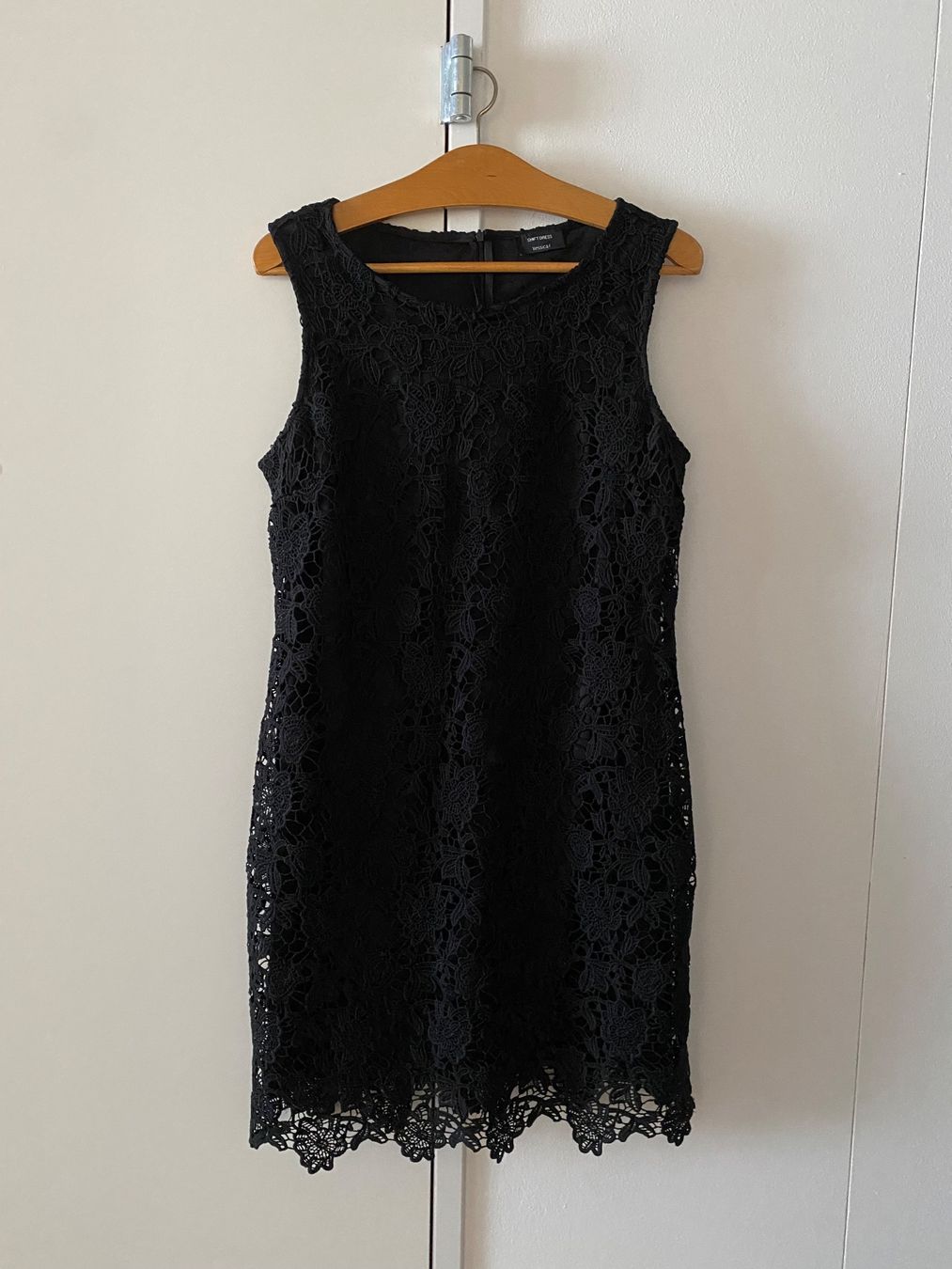 Vestiti: Kleid Spitze Schwarz neuwertig – Nuovo (secondo la descrizione) da Luzern venduto da Sommer_26