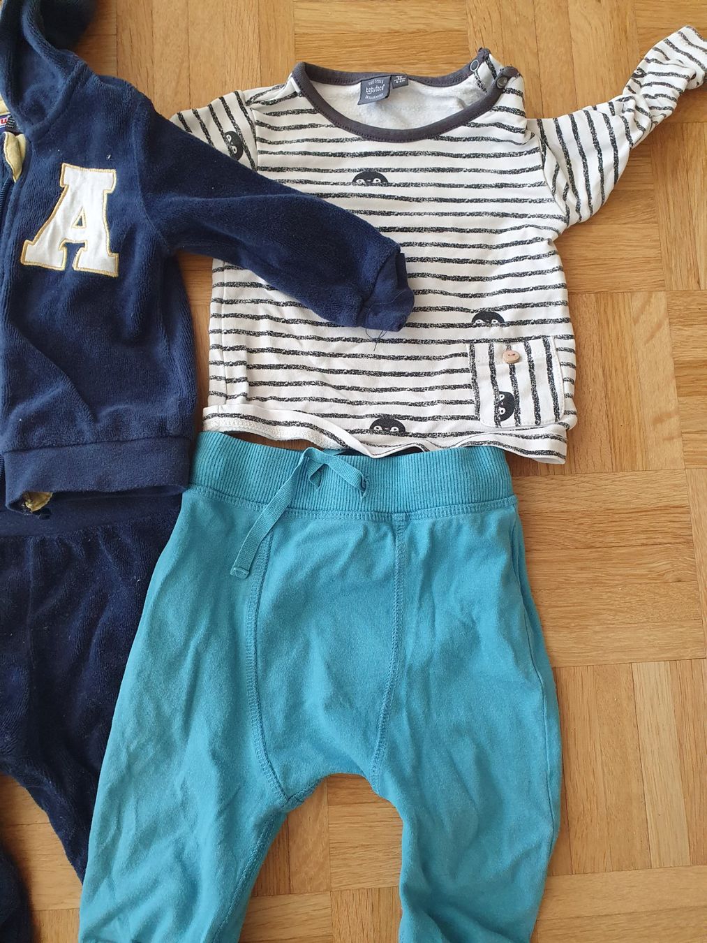 Kleiderpakete & -sets: Hosen und Shirts/Jäckchen Babies – Gebraucht aus Nussbaumen AG von efmkoene 1