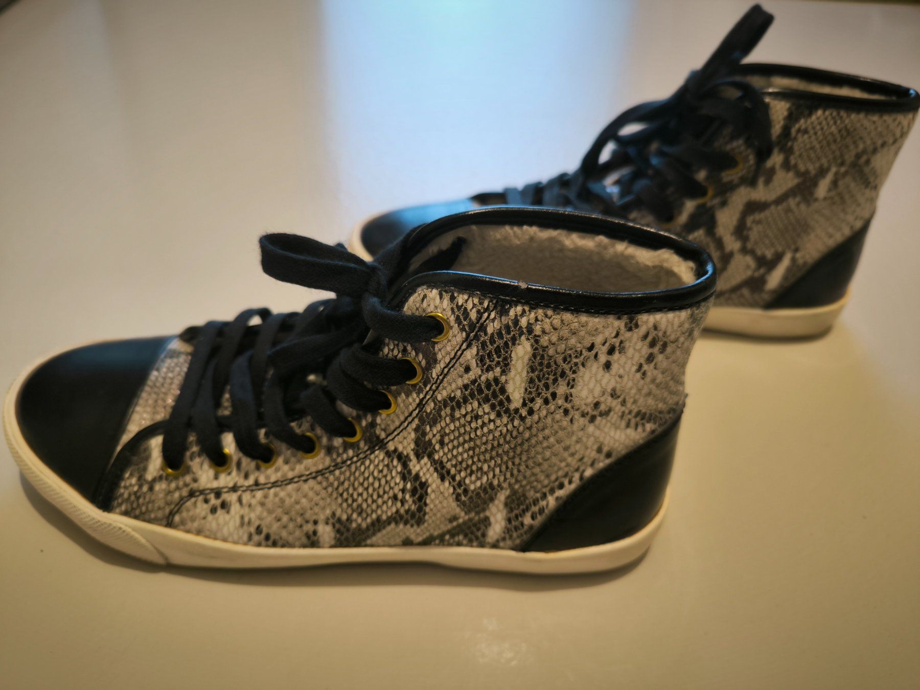 Kurt Geiger Scarpe da donna: Kurt Geiger Sneaker mit Schlangenmuster EU38 – Usato da Wallisellen venduto da C_DM 3