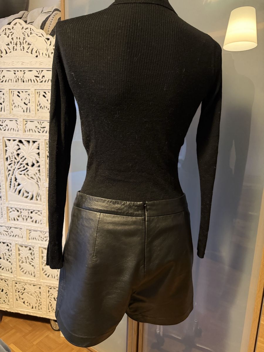 Kookai Pantaloni: Short cuir Kookai – Usato da lausanne venduto da annec777 2