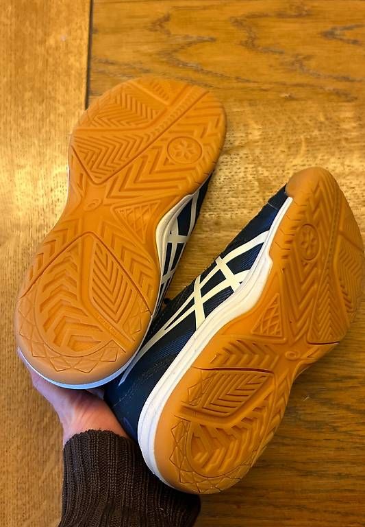 Asics Scarpe per ragazzi: Hallenturnschuhe Gr. 33.5 – Usato da Zollbrück venduto da beisu 1