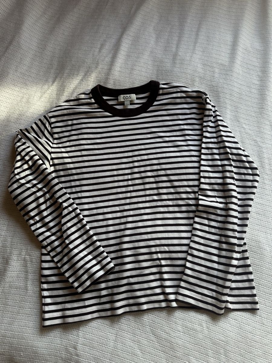 Cos T-shirt: COS striped longsleeve – Usato da Vaduz venduto da whitepalmtree
