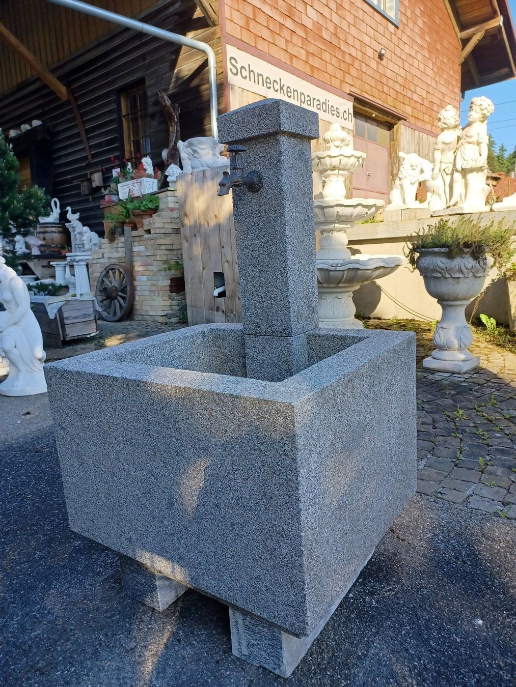 Stagni & Fontane ornamentali: Granit Brunnen – Nuovo (secondo la descrizione) da Wangen a.Aare venduto da Schneckenparadies