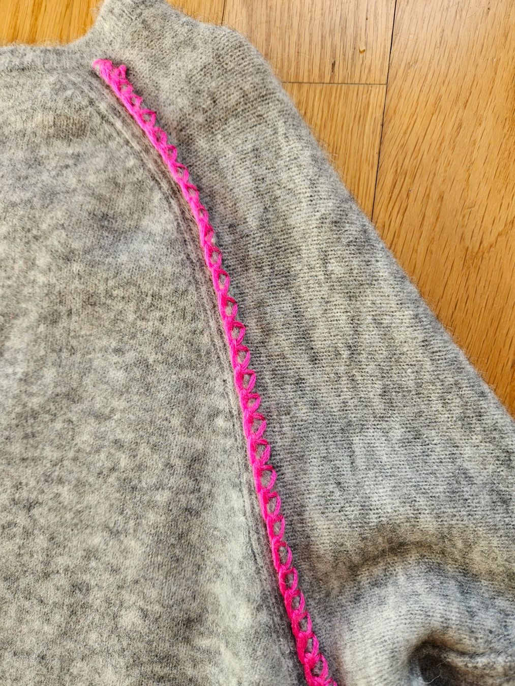 Grace Maglioni & Felpe: Neuwertiger GRACE Statement Wollpullover Gr. XS  Grau/Pink – Nuovo (secondo la descrizione) da Bolligen venduto da SwissDutchy_1973 3
