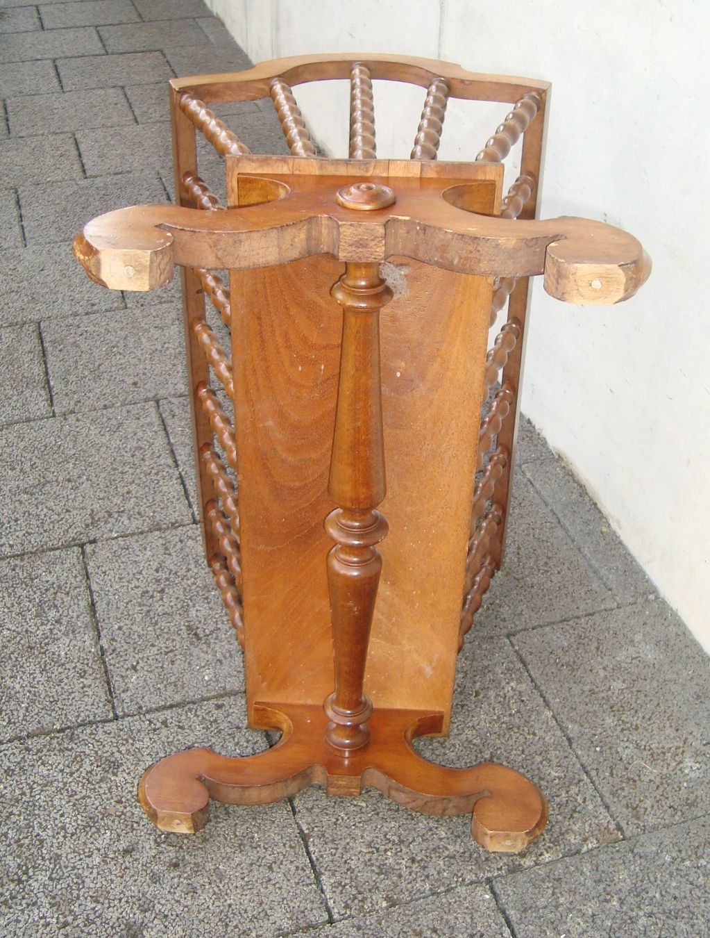 Sonstiges für Haushalt & Wohnen: Vintage Zeitungsständer, Nussbaum – Gebraucht aus Oberdorf NW von Lufao 5