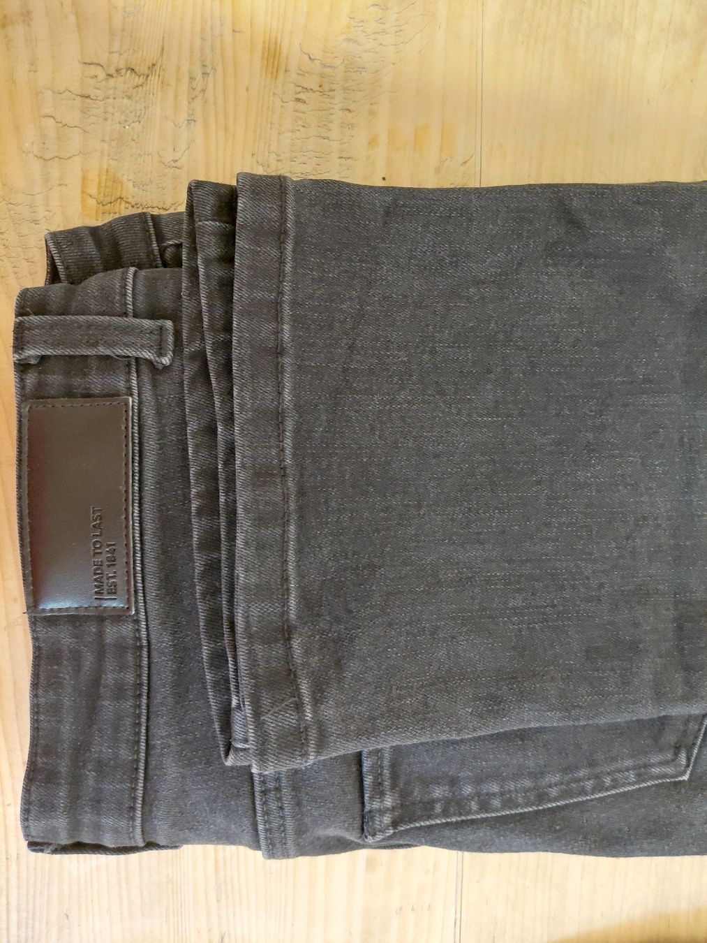 C&A Jeans: black denim jeans C&A – D'occasion à Winterthur par adventurenala 2